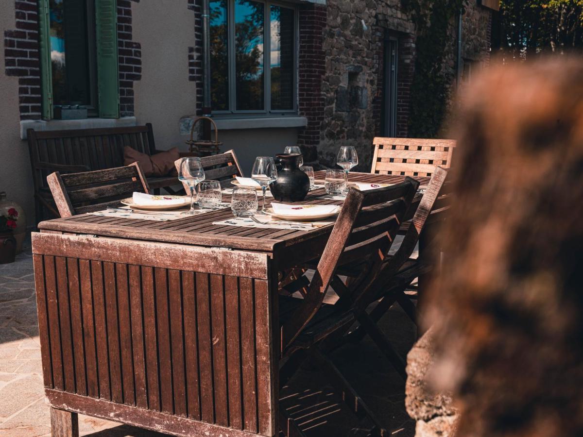 Bed and Breakfast Les Jardins De Nanine Lapleau Exterior foto